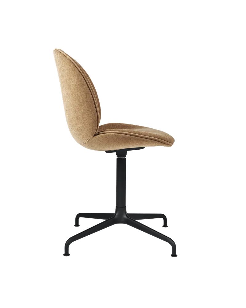 Beetle Meeting Chair, Fully Upholstered von GUBI in Belsuede Special FR, Dedar (003, Standard), 4-star base, Matt Black – Produktfoto 1 von 5