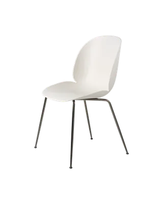 Beetle Dining Chair, Un-Upholstered von GUBI in Alabaster White, Conic base, Black Chrome – Produktfoto 3 von 3