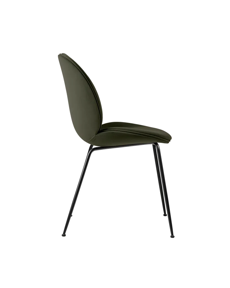 Beetle Dining Chair, Fully Upholstered von GUBI in Sunday, Dedar (018, Standard), Conic base, Matt Black – Produktfoto 2 von 5