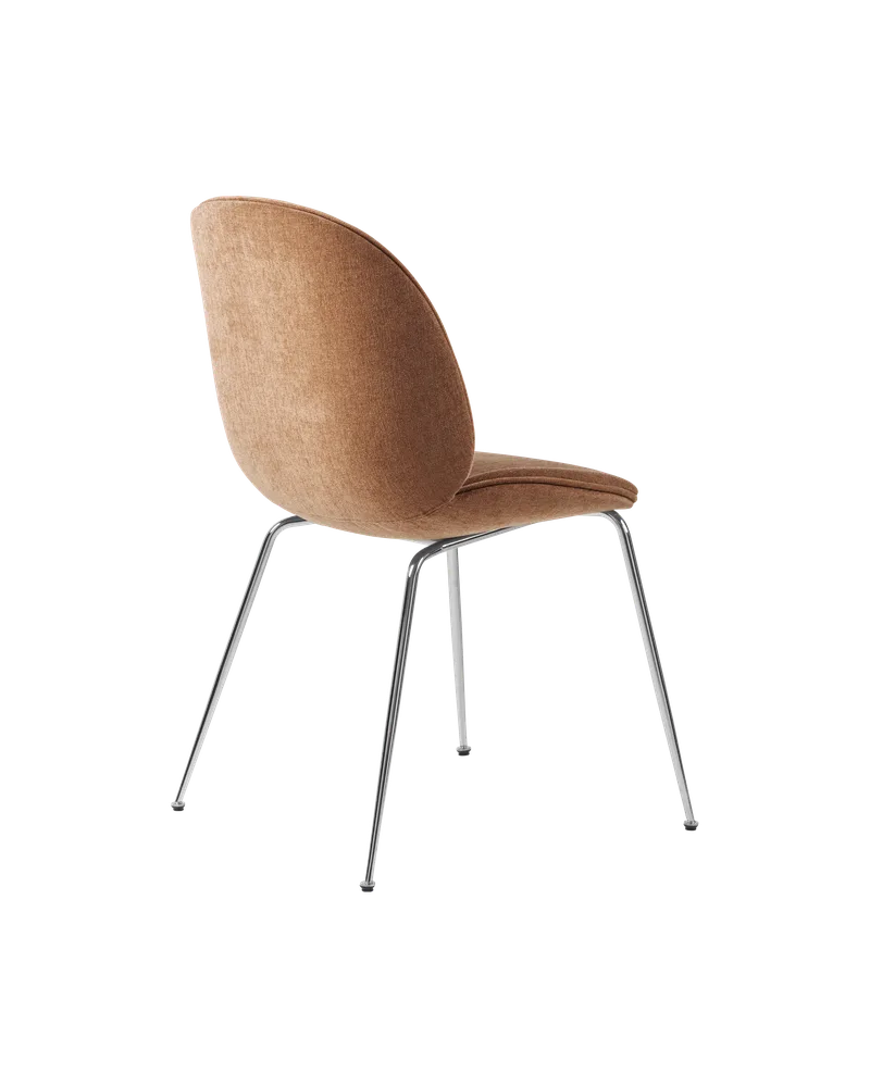 Beetle Dining Chair, Fully Upholstered van GUBI in Belsuede Special FR, Dedar (132, Standard), Conic base, Chrome – productfoto 4 van 5