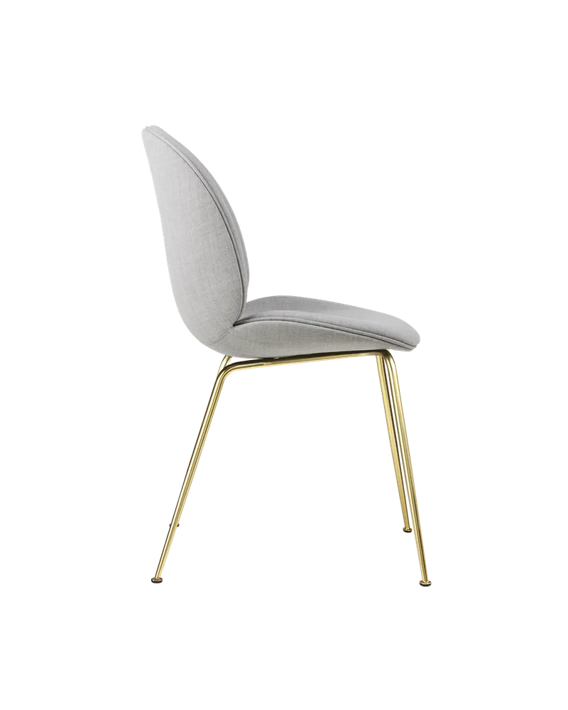 Beetle Dining Chair, Fully Upholstered von GUBI in Remix 3, Kvadrat (123, Standard), Conic base, Brass Semi Matt – Produktfoto 4 von 5