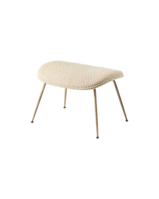 Beetle Ottoman van GUBI in Dora Boucle, Enzo Degli Angiuoni (0002, Standard), Antique Brass – productfoto 3 van 3