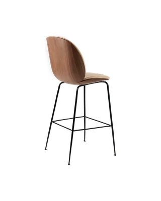 Beetle Bar Chair, 3D Veneer & Front Upholstered de GUBI en Flair Special FR, Dedar (134, Standard), American Walnut Semi Matt Lacquered, Matt Black – photo du produit 1 sur 2