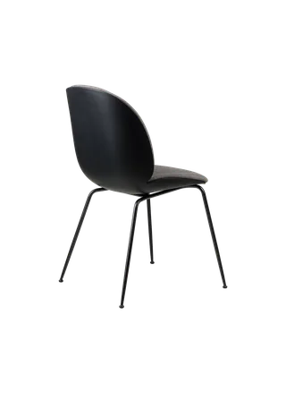 Beetle Dining Chair, Front Upholstered van GUBI in Remix 3, Kvadrat (152, Standard), Matt Black, Black – productfoto 4 van 6