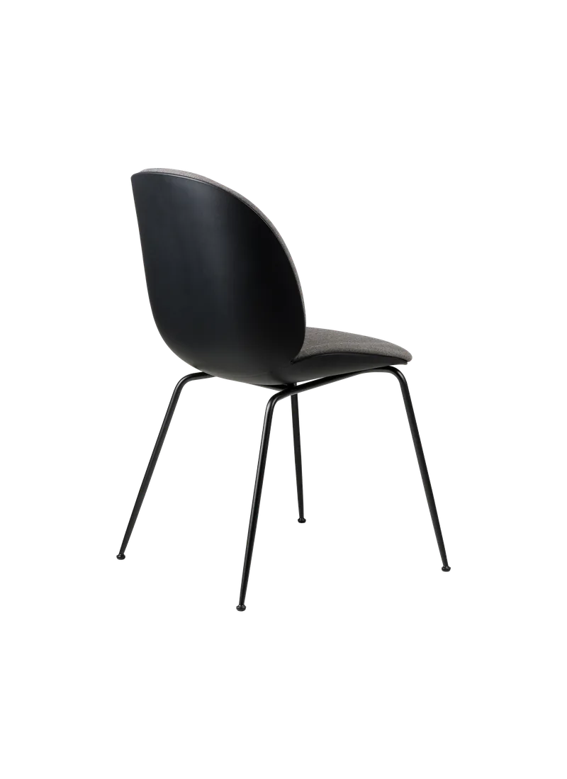 Beetle Dining Chair, Front Upholstered van GUBI in Remix 3, Kvadrat (152, Standard), Matt Black, Black – productfoto 4 van 6