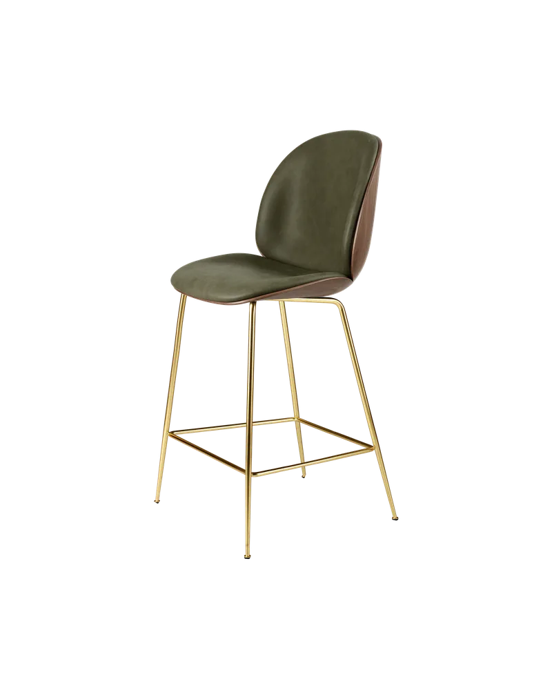 Beetle Counter Chair, 3D Veneer & Front Upholstered von GUBI in American Walnut Semi Matt Lacquered, Brass Semi Matt, Soft Leather, GUBI (Army, Standard) – Produktfoto 2 von 2