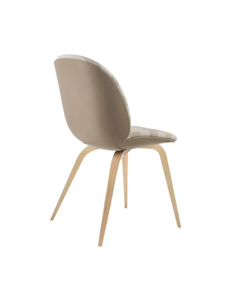 Beetle Dining Chair, Front Upholstered van GUBI in Kvadrat Sahco, Acca Stripe 0131, Oak Semi Matt, New Beige – productfoto 3 van 5