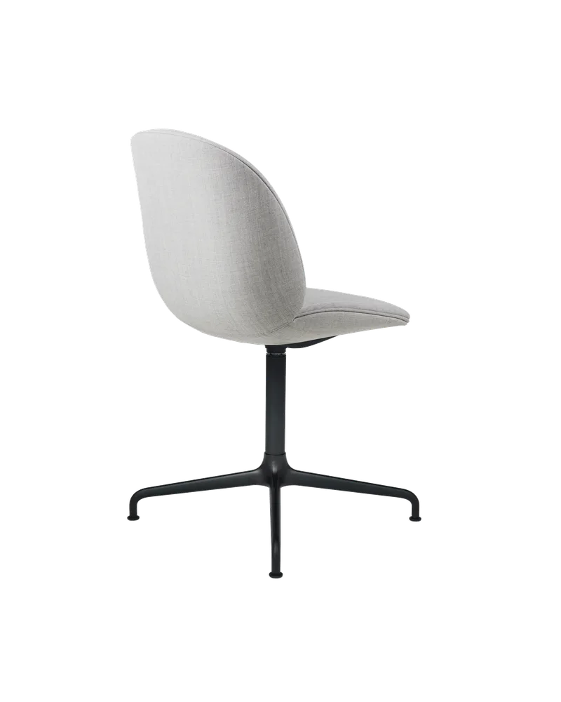 Beetle Meeting Chair, Fully Upholstered van GUBI in Remix 3, Kvadrat (123, Standard), 4-star base, Matt Black – productfoto 2 van 5