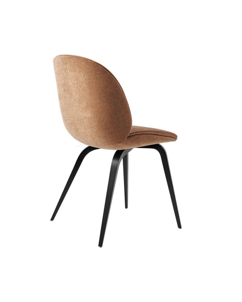 Beetle Dining Chair, Fully Upholstered von GUBI in Belsuede Special FR, Dedar (132, Standard), Wood base, Black Stained Beech – Produktfoto 4 von 5
