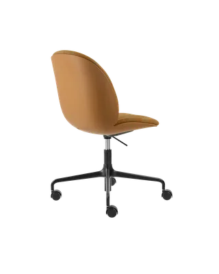 Beetle Meeting Chair, 3D Veneer & Front Upholstered van GUBI in Kvadrat Sahco, Acca Stripe 0331, Amber Brown, Height adjustable 4-star base w. castors, Matt Black – productfoto 2 van 5