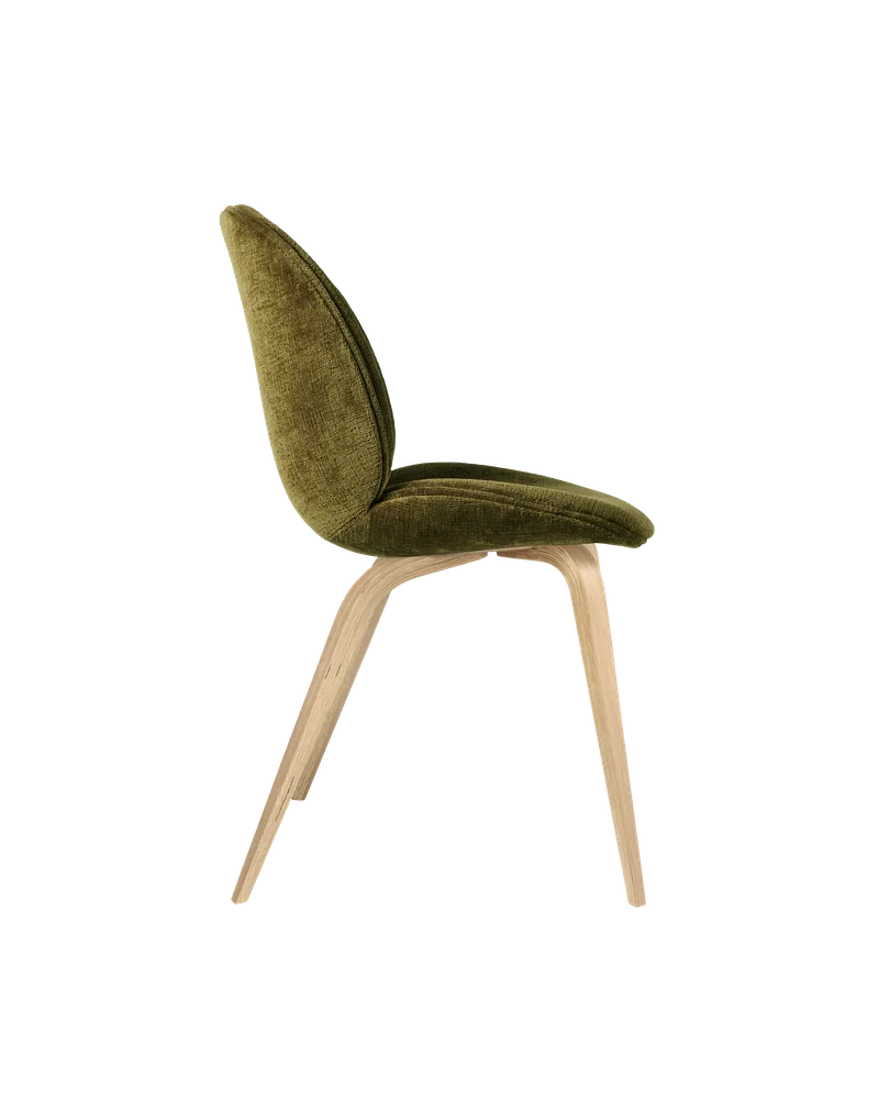 Beetle Dining Chair, Fully Upholstered von GUBI in Mumble, Glamour Group (40, Standard), Wood base, Oak Semi Matt Lacquered – Produktfoto 2 von 5
