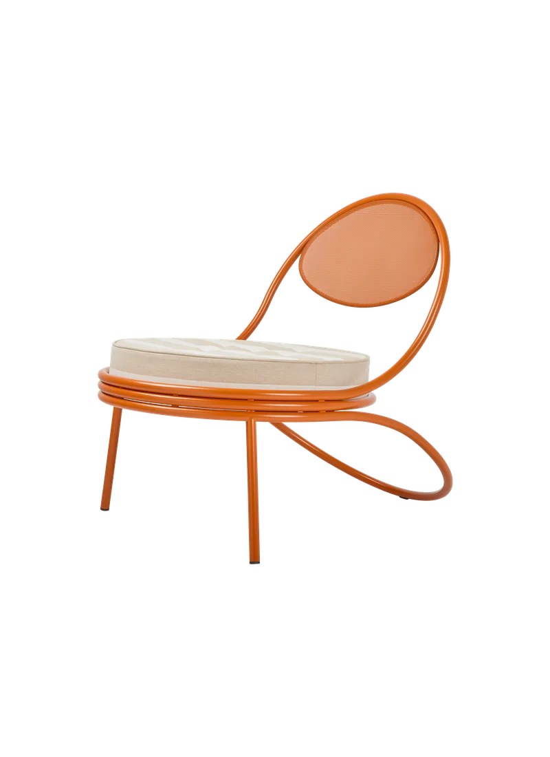 Copacabana Lounge Chair by GUBI in Leslie Stripe, Limonta (040, Standard), International Orange – product photo