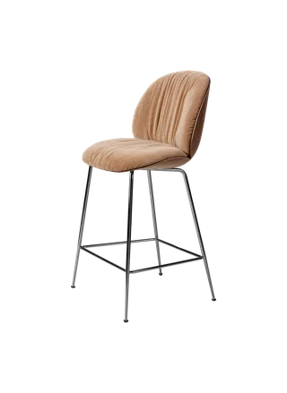 Beetle Soft Counter Chair, Front Upholstered von GUBI in Belsuede Special FR, Dedar (132, Standard), American Walnut Semi Matt Lacquered, Black Chrome – Produktfoto 3 von 3