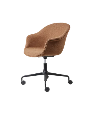 Bat Meeting Chair, Fully Upholstered de GUBI en Around Bouclé, Dedar (032, Standard), Height adjustable 4-star base w. castors, Matt Black – photo du produit 4 sur 4
