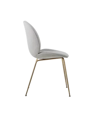 Beetle Dining Chair, Fully Upholstered von GUBI in Remix 3, Kvadrat (123, Standard), Conic base, Antique Brass – Produktfoto 2 von 5