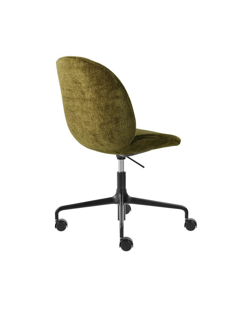 Beetle Meeting Chair, Fully Upholstered by GUBI in Mumble, Glamour Group (40, Standard), Height adjustable 4-star base w. castors, Matt Black – product photo 1 of 2