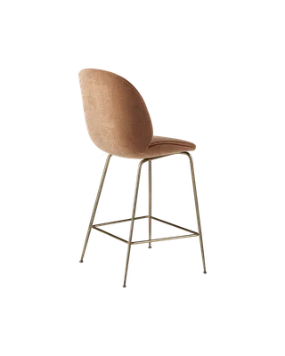 Beetle Counter Chair, Fully Upholstered von GUBI in Conic base, Antique Brass, Belsuede Special FR, Dedar (132, Standard) – Produktfoto 2 von 4