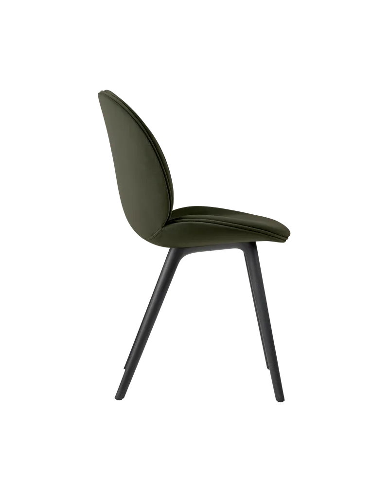 Beetle Dining Chair, Fully Upholstered von GUBI in Sunday, Dedar (018, Standard), Plastic base, Black – Produktfoto 4 von 5