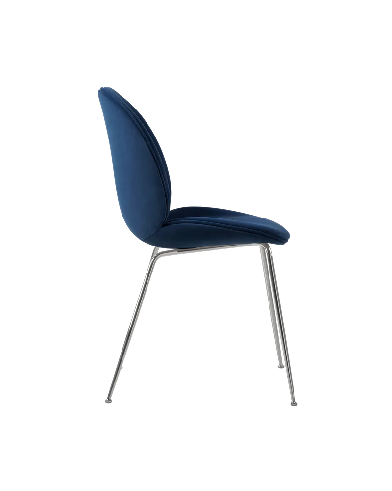 Beetle Dining Chair, Fully Upholstered von GUBI in Sunday, Dedar (003, Standard), Conic base, Chrome – Produktfoto 2 von 5