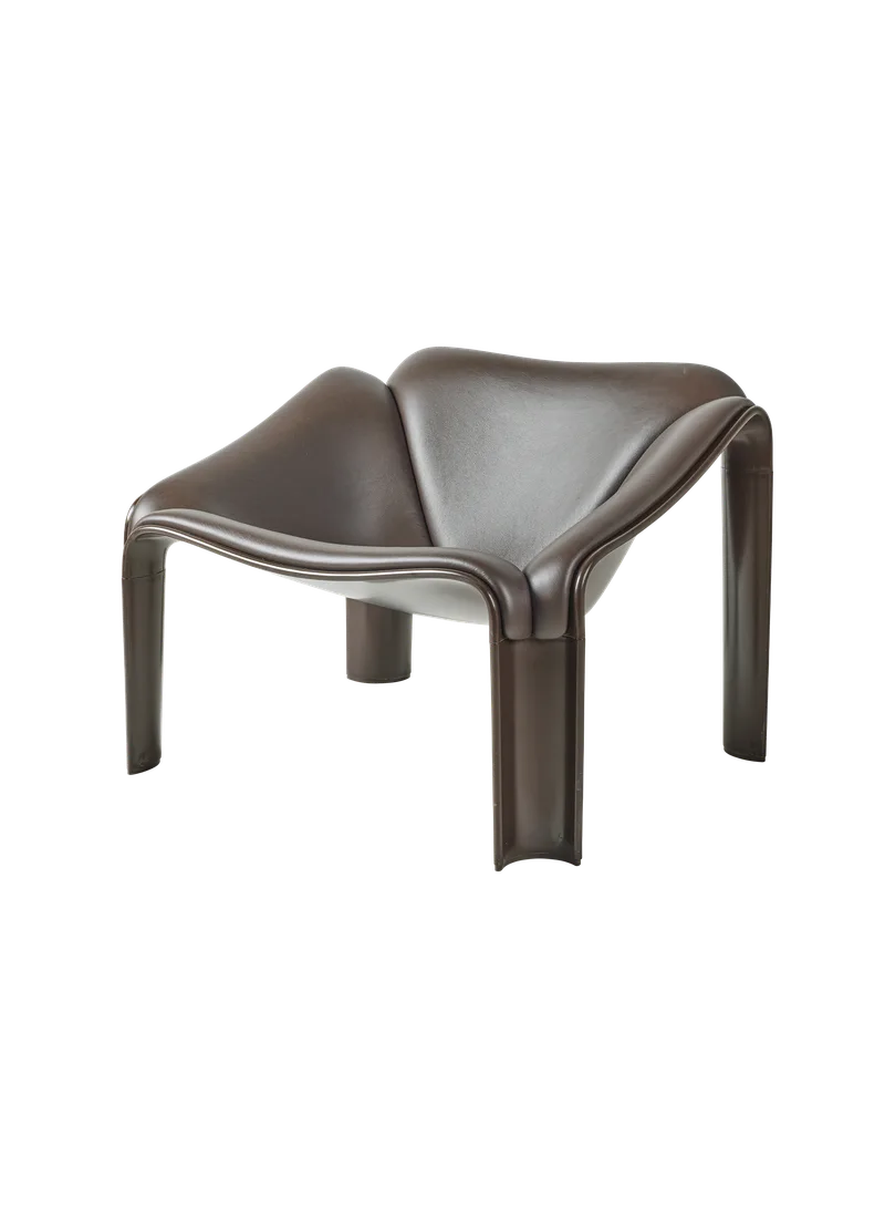 F300 Lounge Chair de GUBI en Smooth Leather GUBI (Coffee), Molé – photo du produit
