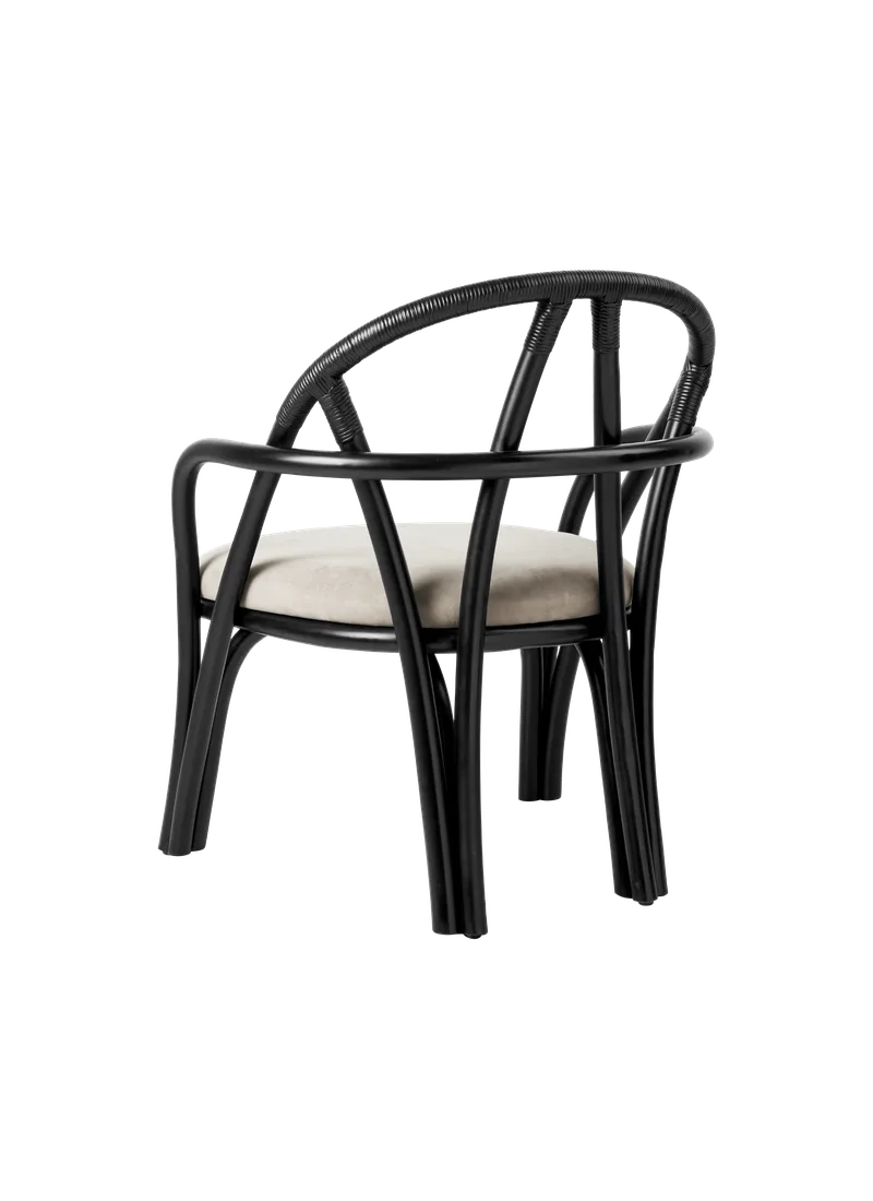 Bistra Lounge Chair von GUBI in Fustagno, GUBI (001, Standard), Ebony Painted Rattan – Produktfoto 2 von 6