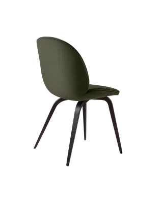 Beetle Dining Chair, Fully Upholstered von GUBI in Sunday, Dedar (018, Standard), Wood base, Smoked Oak – Produktfoto 4 von 5