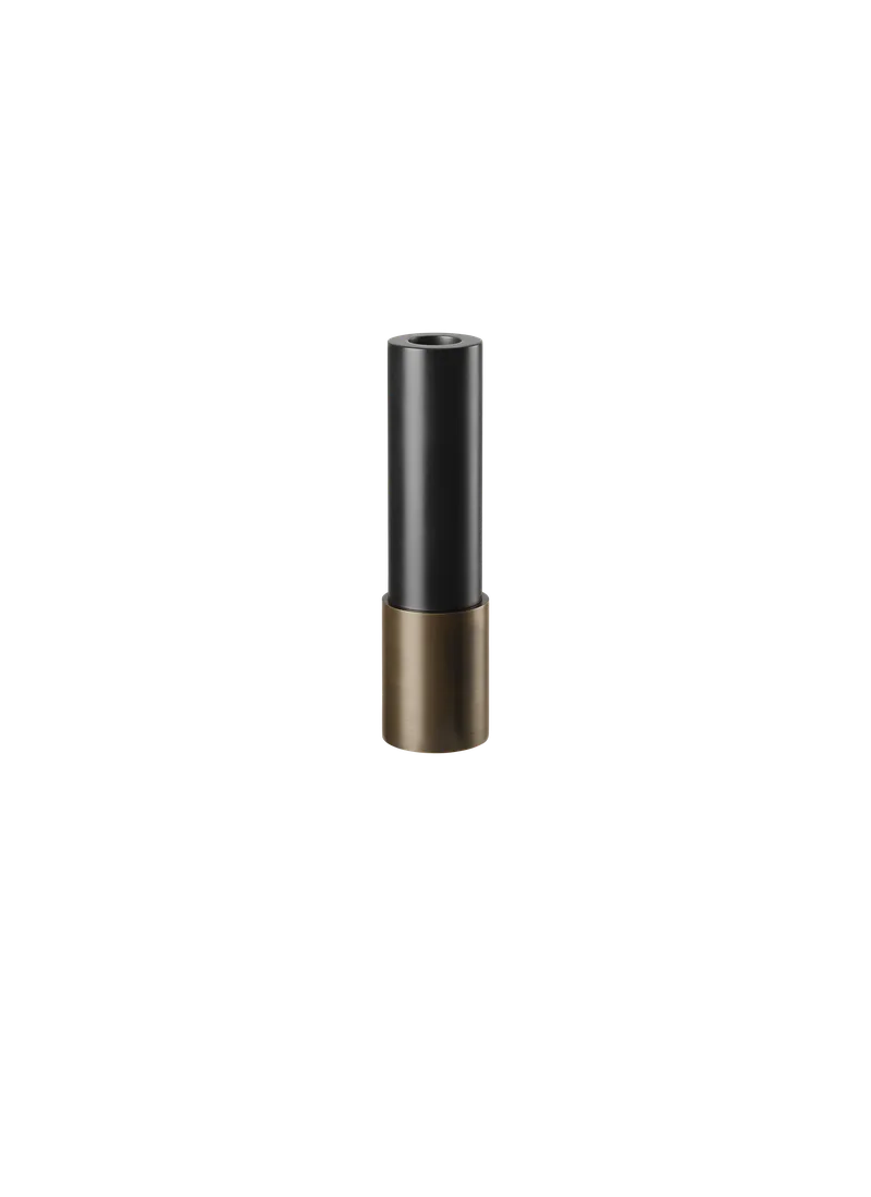 Candlestick de GUBI en H17 cm, Blackened Steel, Antique Brass – photo du produit 2 sur 2