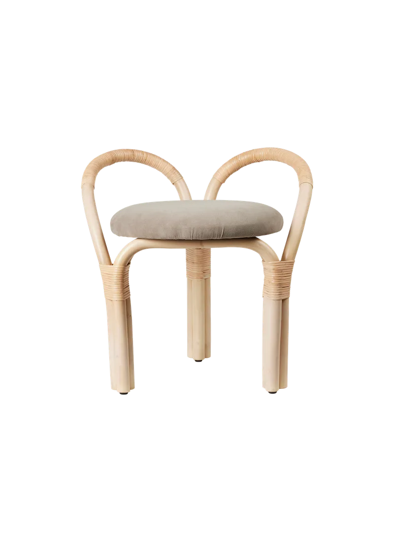 Bistra Stool de GUBI en Fustagno, GUBI (002, Standard), Natural Lacquered Rattan – photo du produit 1 sur 3