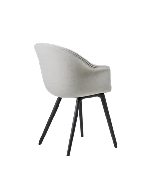 Bat Dining Chair, Fully Upholstered van GUBI in Remix 3, Kvadrat (123, Standard), Plastic base, Black – productfoto 2 van 4
