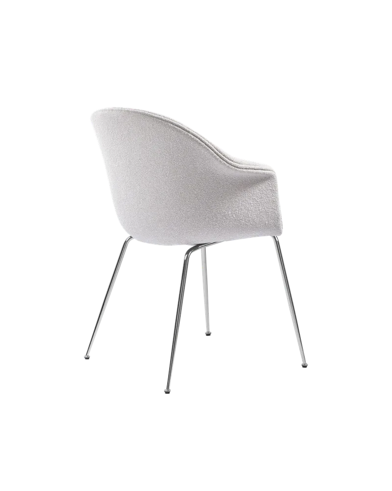 Bat Dining Chair, Fully Upholstered van GUBI in Light Bouclé, GUBI (001, Standard), Conic base, Chrome – productfoto 4 van 4