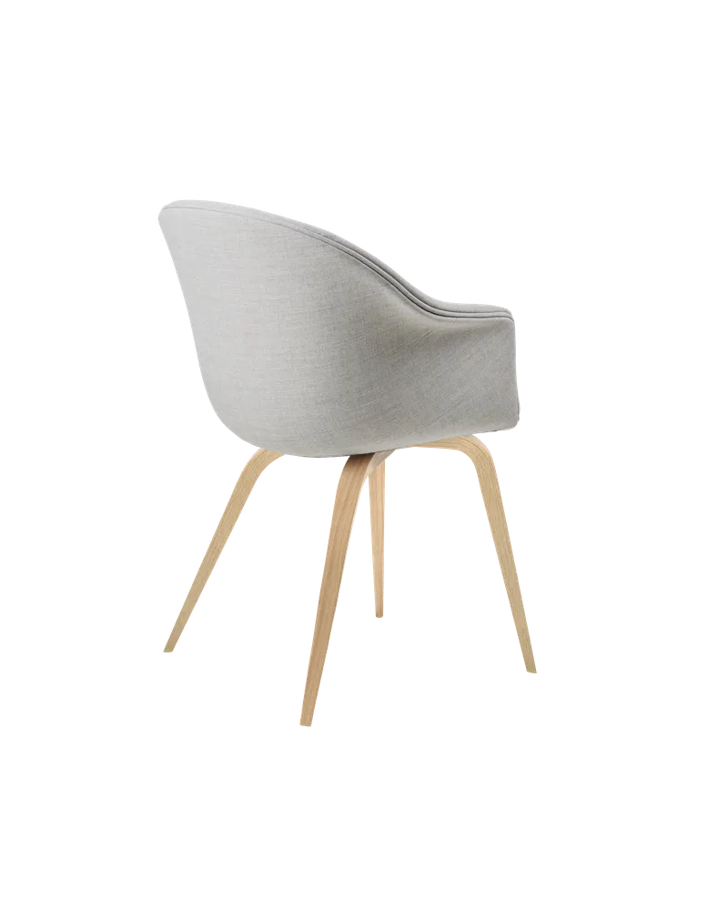 Bat Dining Chair, Fully Upholstered von GUBI in Remix 3, Kvadrat (123, Standard), Wood base, Oak Semi Matt – Produktfoto 4 von 4