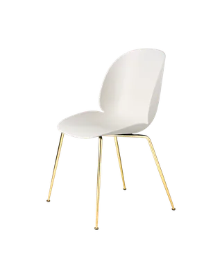 Beetle Dining Chair, Un-Upholstered van GUBI in Alabaster White, Conic base, Brass Semi Matt – productfoto 3 van 3