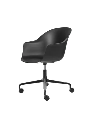 Bat Meeting Chair, Un-Upholstered van GUBI in Soft Black Semi Matt – productfoto 5 van 5