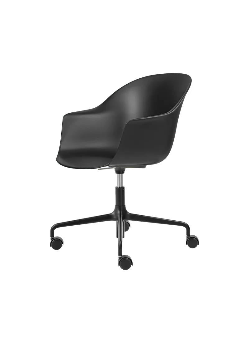 Bat Meeting Chair, Un-Upholstered van GUBI in Soft Black Semi Matt – productfoto 5 van 5