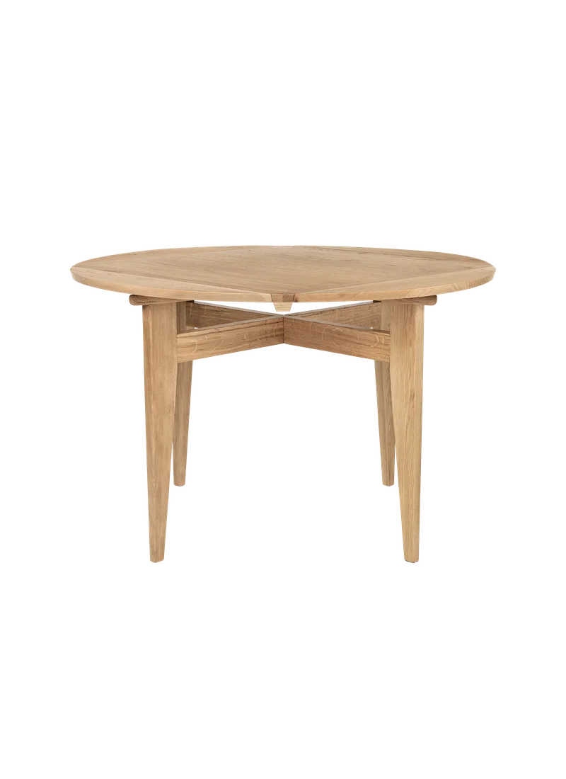 B-Table Dining Table, Pivoting Extendable Top by GUBI in Oak Matt Lacquered, Oak Matt Lacquered, 85 × 85 / Ø116 cm – product photo 1 of 6
