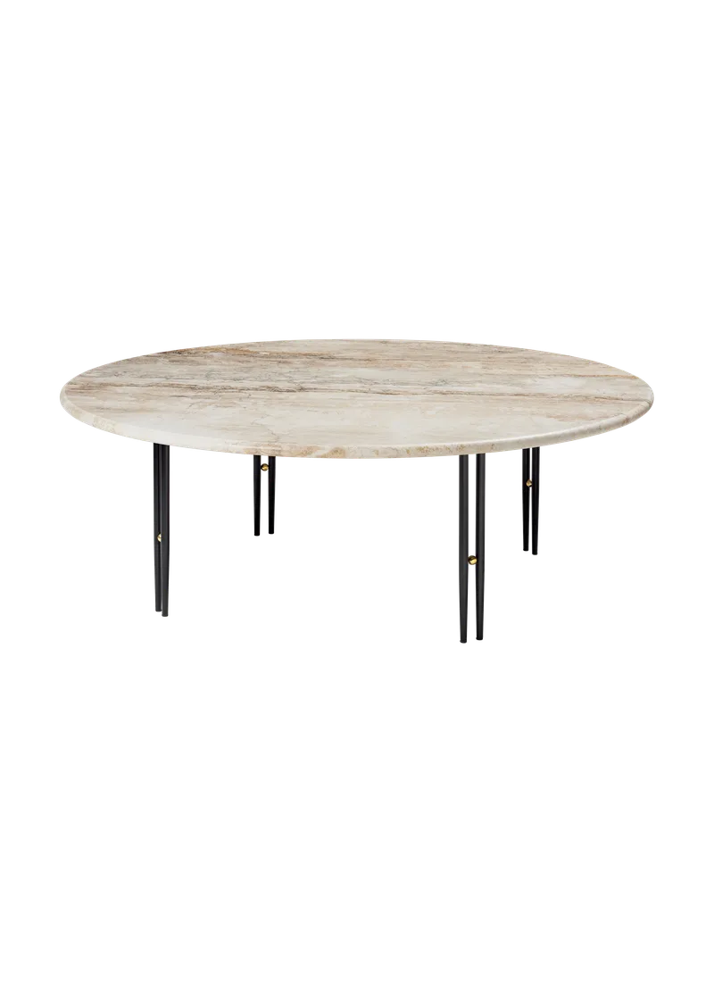 IOI Coffee Table de GUBI en Rippled Beige, Black Semi Matt Base / Brass Sphere, Ø100 cm – photo du produit
