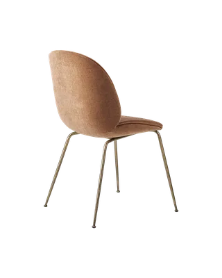 Beetle Dining Chair, Fully Upholstered von GUBI in Belsuede Special FR, Dedar (132, Standard), Conic base, Antique Brass – Produktfoto 2 von 3