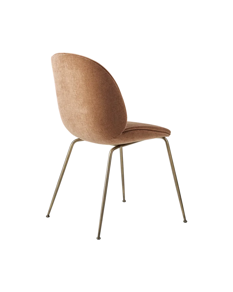 Beetle Dining Chair, Fully Upholstered von GUBI in Belsuede Special FR, Dedar (132, Standard), Conic base, Antique Brass – Produktfoto 2 von 3