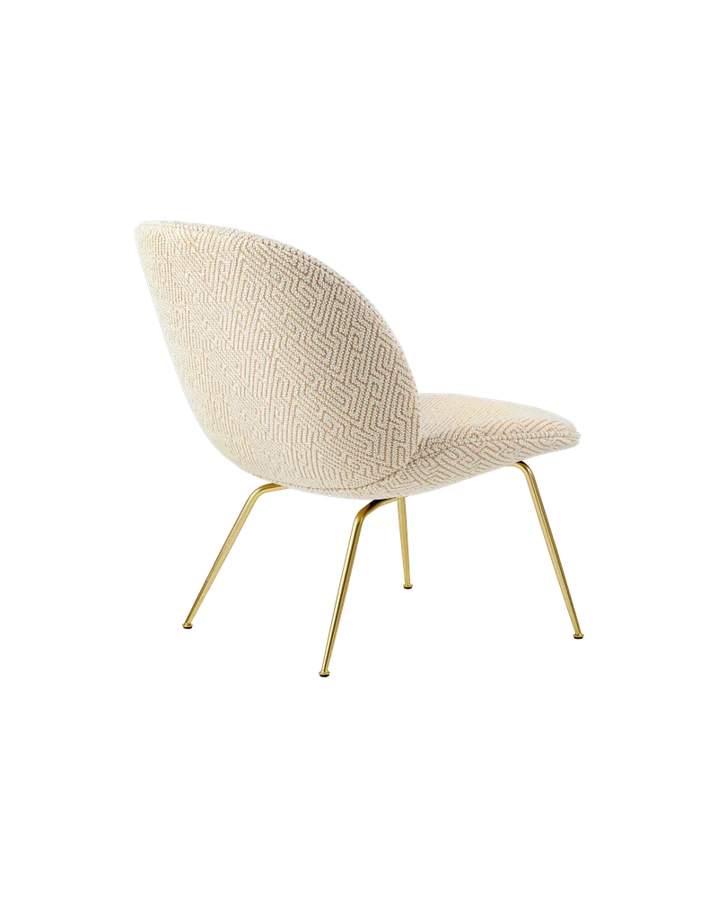 Beetle Lounge Chair de GUBI en Dora Boucle, Enzo Degli Angiuoni (0002, Standard), Brass Semi Matt – photo du produit 1 sur 2