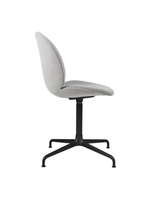 Beetle Meeting Chair, Fully Upholstered van GUBI in Remix 3, Kvadrat (123, Standard), 4-star base, Matt Black – productfoto 1 van 5