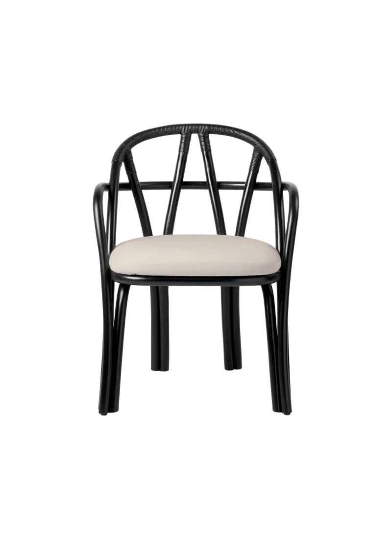 Bistra Dining Armchair de GUBI en Fustagno, GUBI (001, Standard), Ebony Painted Rattan – photo du produit 3 sur 6