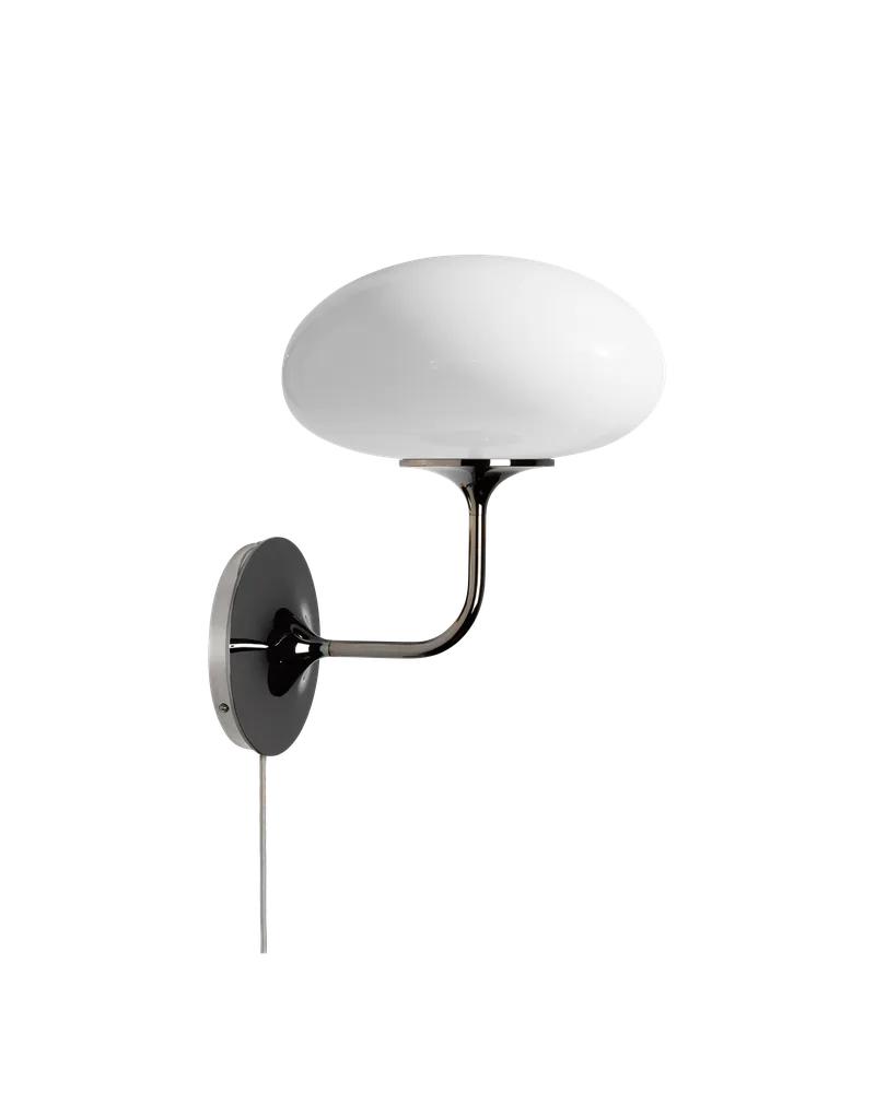 Stemlite Wall Lamp van GUBI in Opal Glass, Black Chrome, EU – productfoto