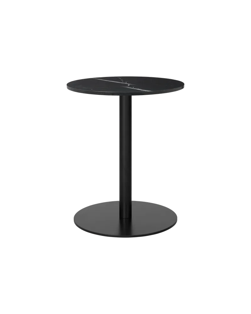 GUBI 1.0 Dining Table, Round von GUBI in Black Marquina Marble, Black base, Ø60 cm – Produktfoto