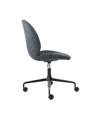 Beetle Meeting Chair, Fully Upholstered van GUBI in Around Bouclé, Dedar (023, Standard), Height adjustable 4-star base w. castors, Matt Black – productfoto 1 van 5