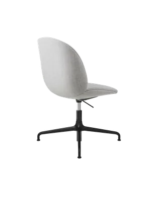 Beetle Meeting Chair, Fully Upholstered van GUBI in Remix 3, Kvadrat (123, Standard), Height adjustable 4-star base, Matt Black – productfoto 2 van 5