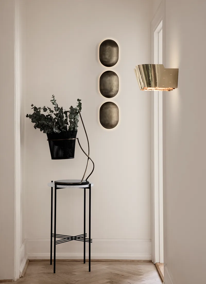 9464 Wall Lamp by GUBI in Polished Brass, EU – product photo 2 of 5