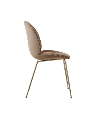 Beetle Dining Chair, Fully Upholstered von GUBI in Sunday, Dedar (034, Standard), Conic base, Antique Brass – Produktfoto 2 von 5