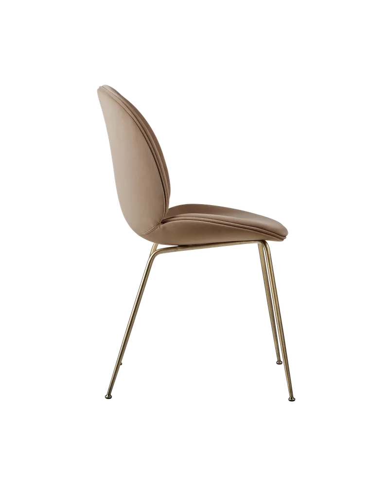 Beetle Dining Chair, Fully Upholstered von GUBI in Sunday, Dedar (034, Standard), Conic base, Antique Brass – Produktfoto 2 von 5