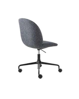 Beetle Meeting Chair, Fully Upholstered van GUBI in Around Bouclé, Dedar (023, Standard), Height adjustable 4-star base w. castors, Matt Black – productfoto 2 van 5