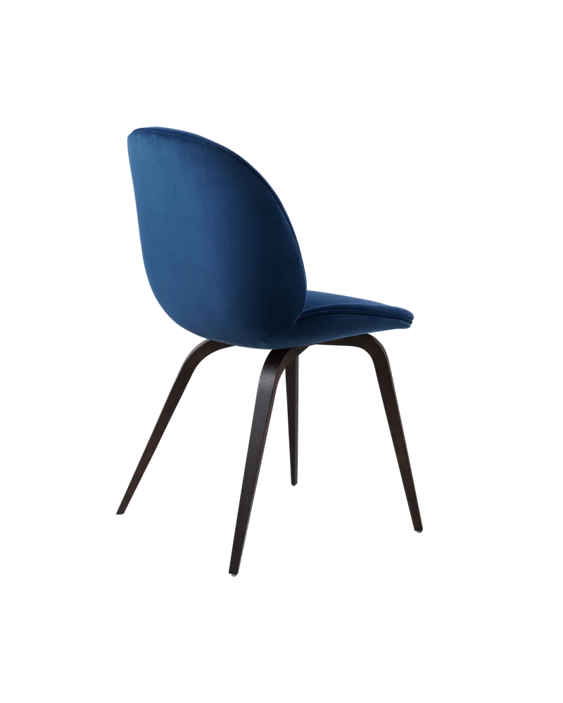 Beetle Dining Chair, Fully Upholstered von GUBI in Sunday, Dedar (003, Standard), Wood base, Smoked Oak – Produktfoto 3 von 5